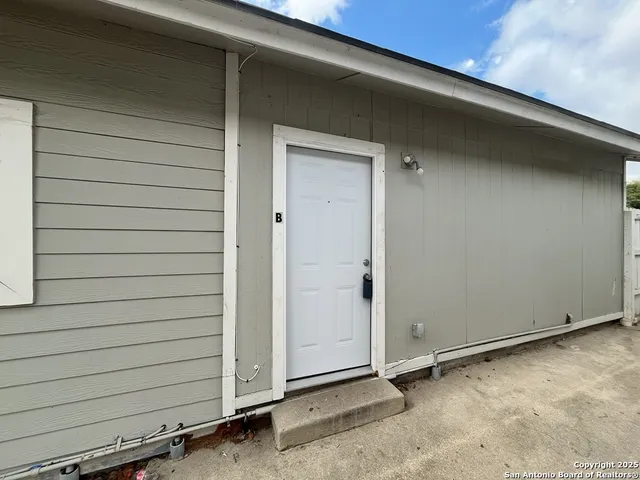 $975 | 378 East Petaluma Boulevard, Unit B, San Antonio, TX 78221