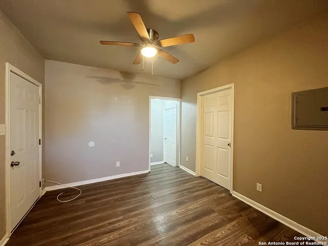 $975 | 378 East Petaluma Boulevard, Unit B, San Antonio, TX 78221