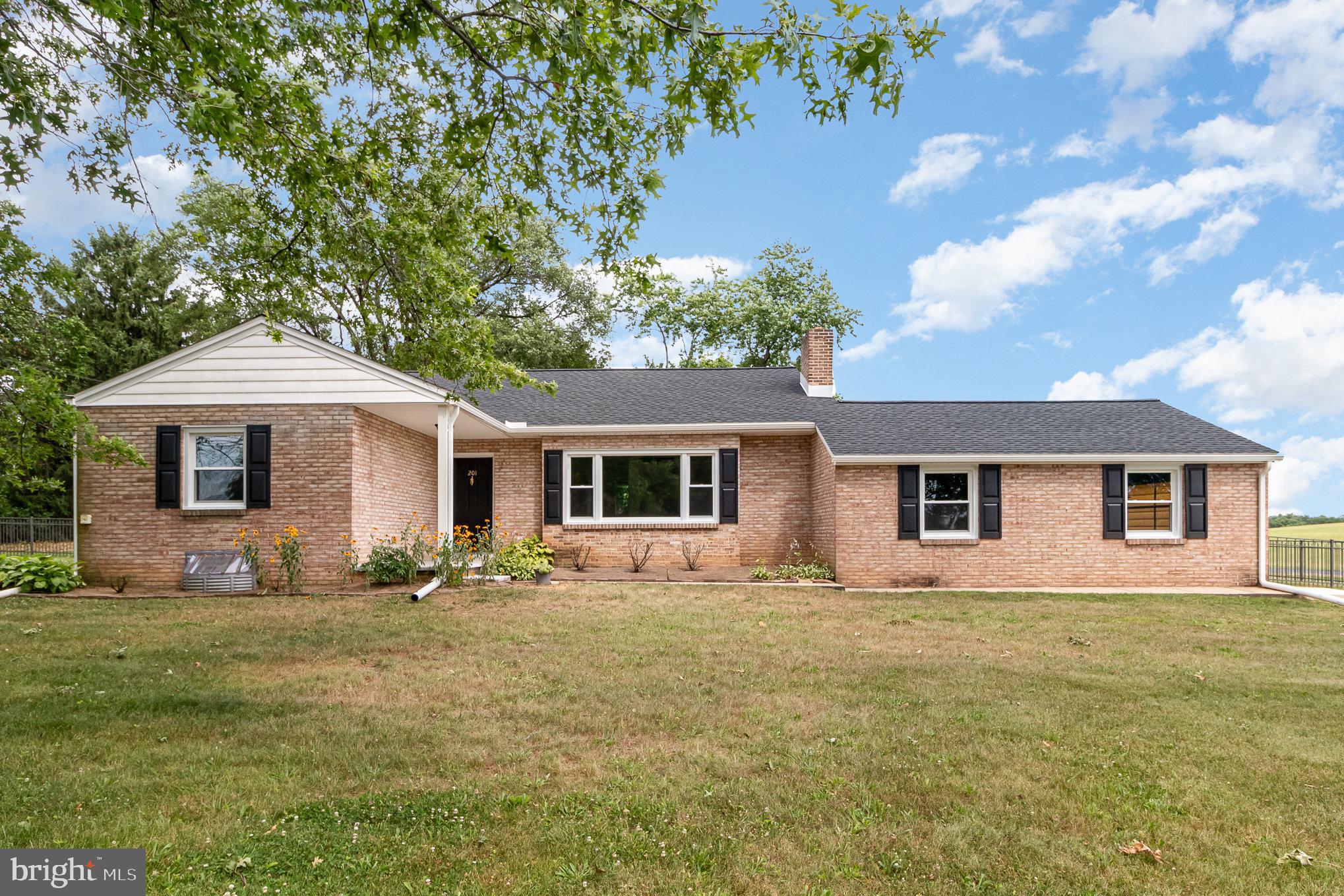 201 North Middlesex Road Carlisle, PA 17013 - Photo 2 of 24 New Roof