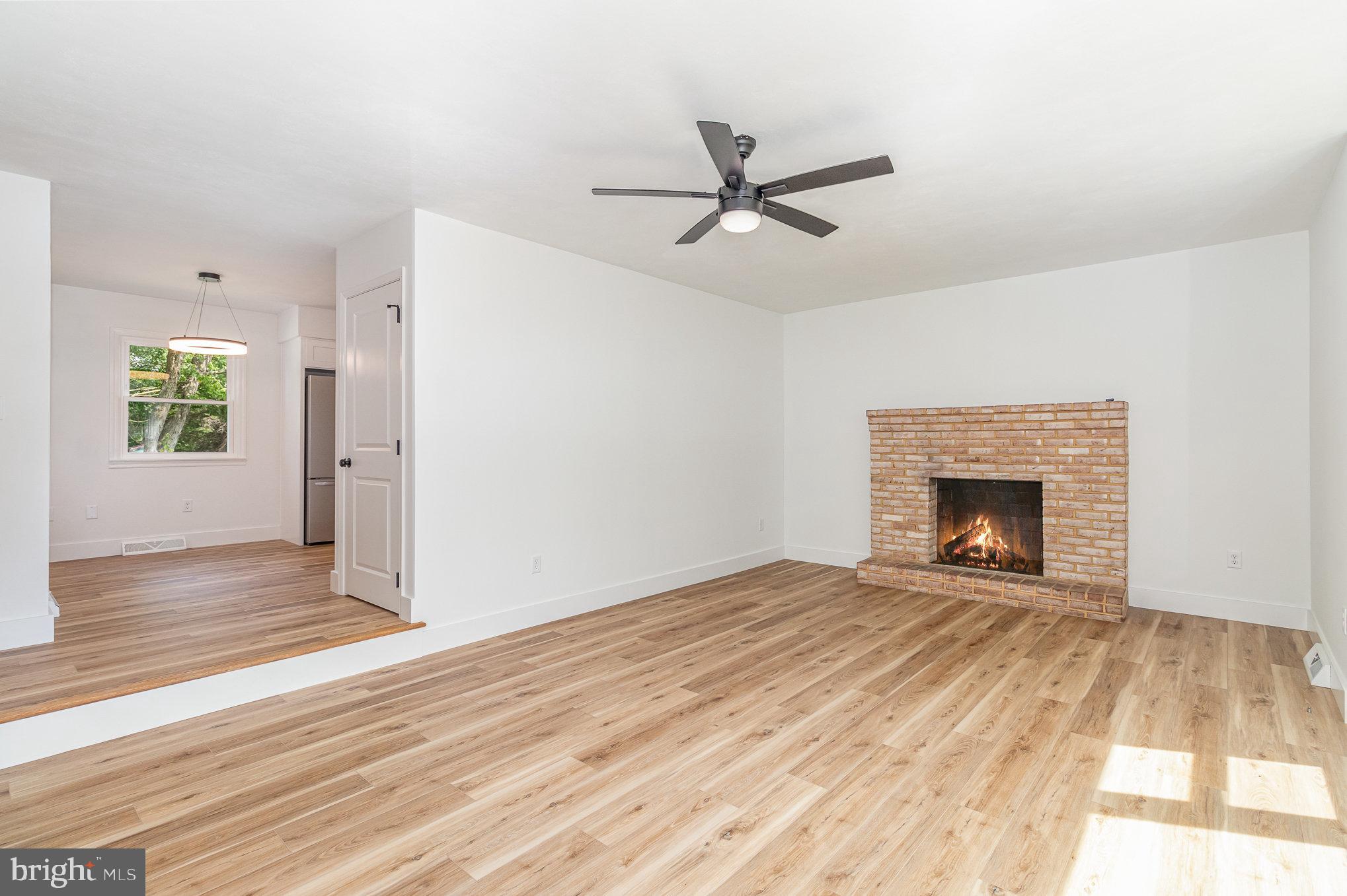 201 North Middlesex Road Carlisle, PA 17013 - Photo 4 of 24 Wood burning fireplace