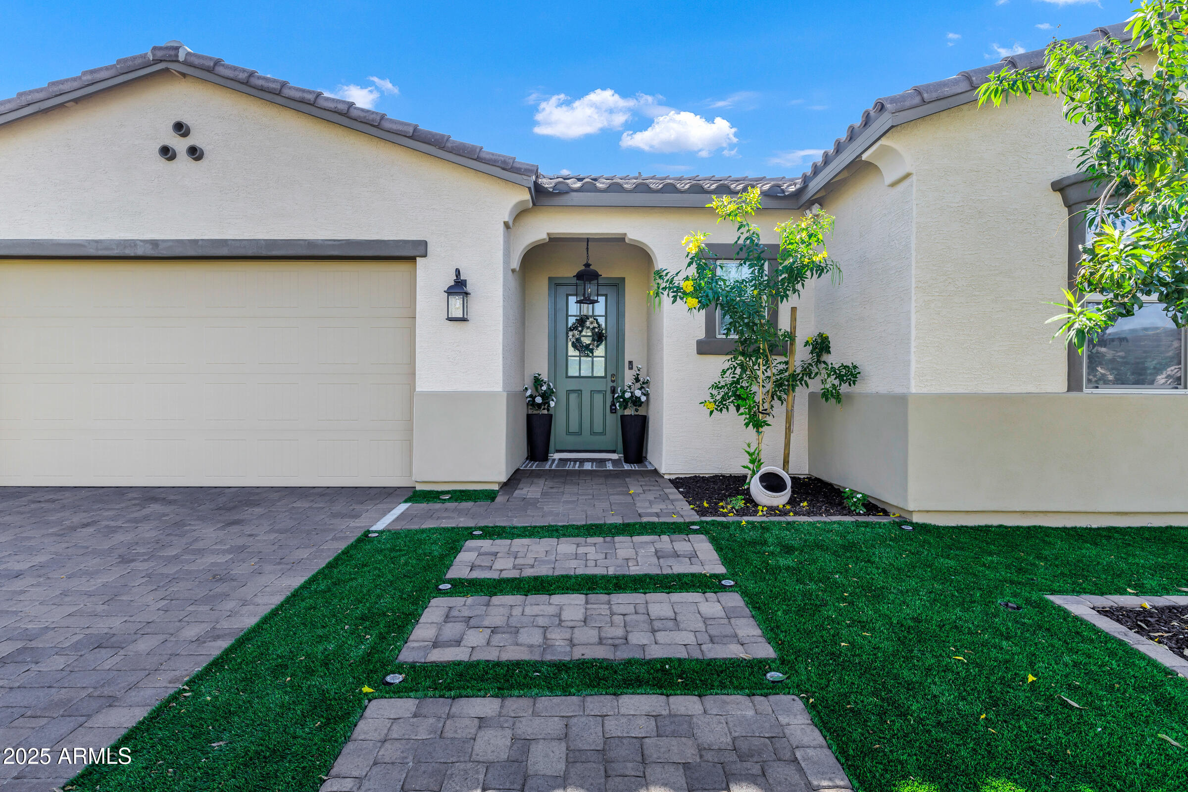 23025 East Happy Road Queen Creek, AZ 85142 - Photo 3 of 31 a front view of a house with garden