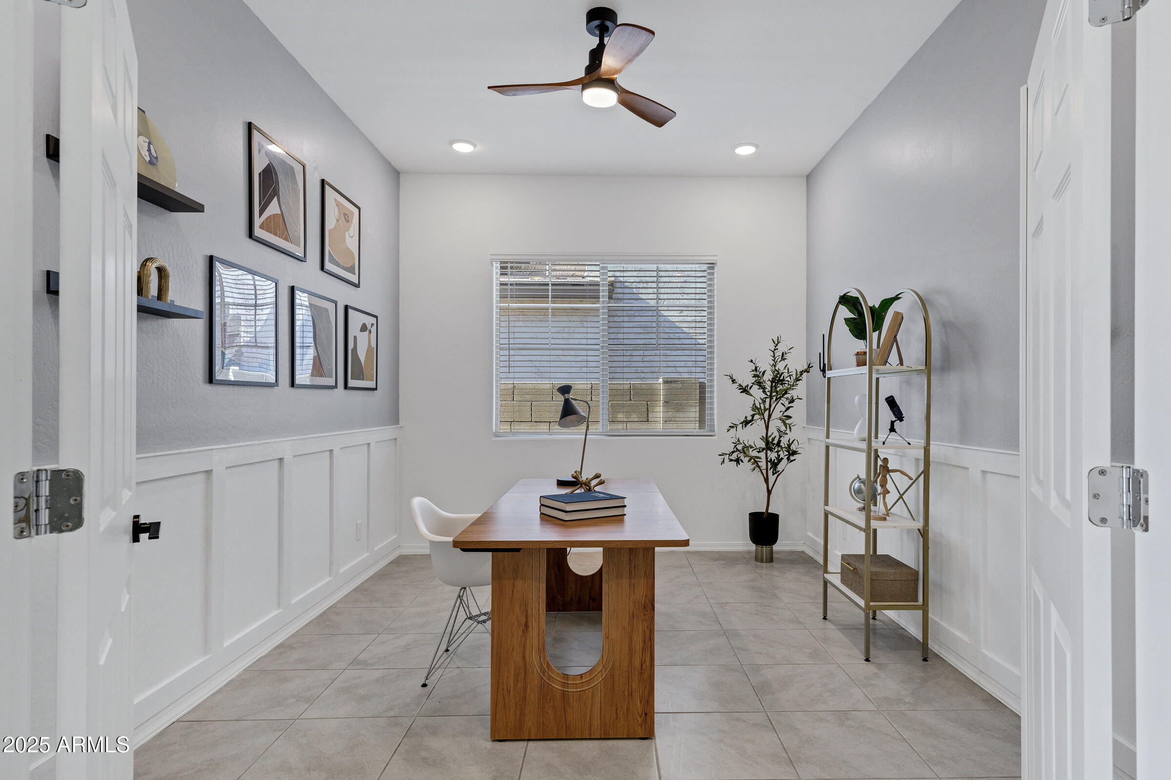 23025 East Happy Road Queen Creek, AZ 85142 - Photo 6 of 31 a view of a livingroom with furniture and a hallway