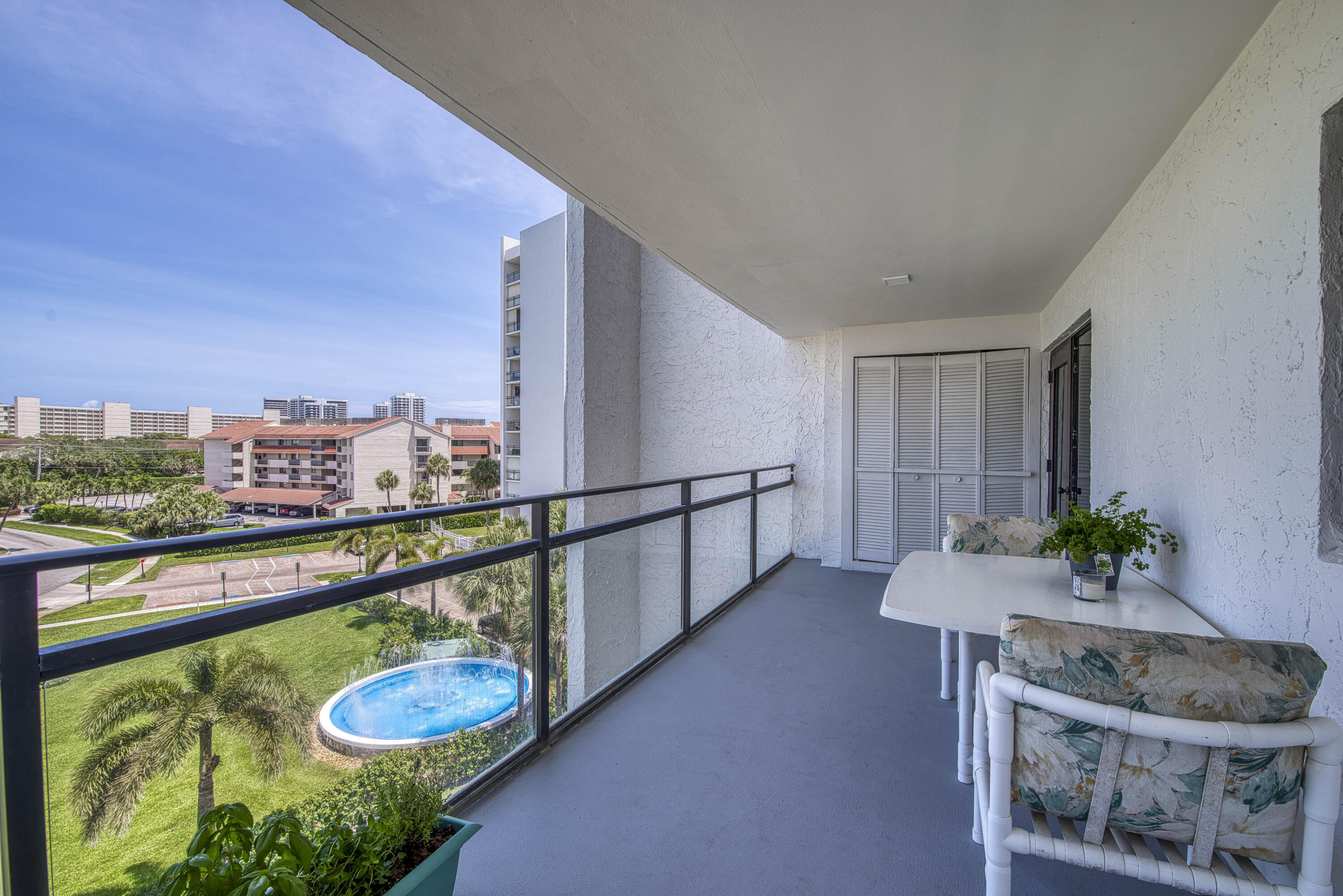 336 Golfview Road, Unit 518 North Palm Beach, FL 33408 - Photo 20 of 31 a view of an entryway with wooden floor