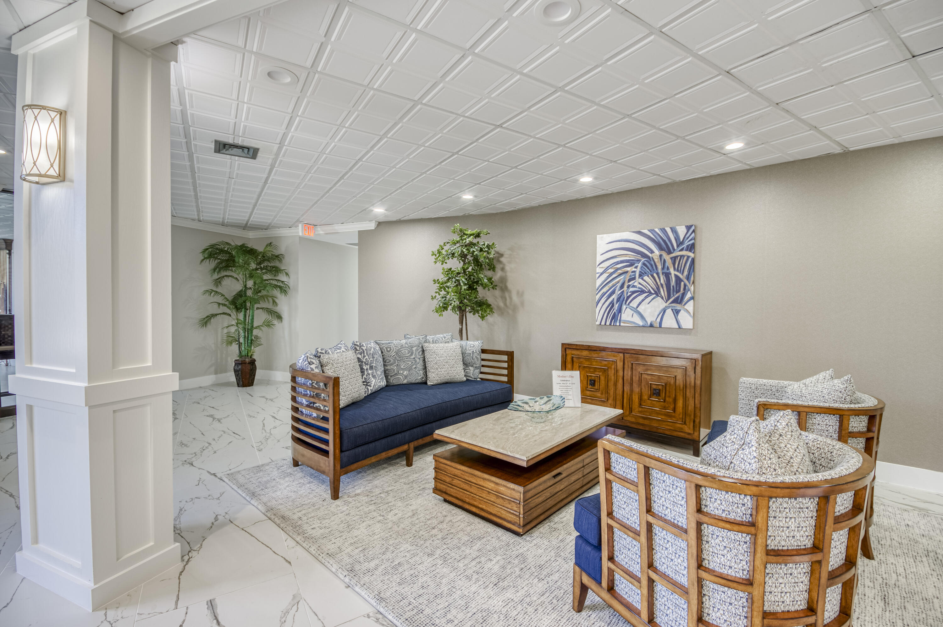 336 Golfview Road, Unit 518 North Palm Beach, FL 33408 - Photo 22 of 31 a living room with furniture and a potted plant