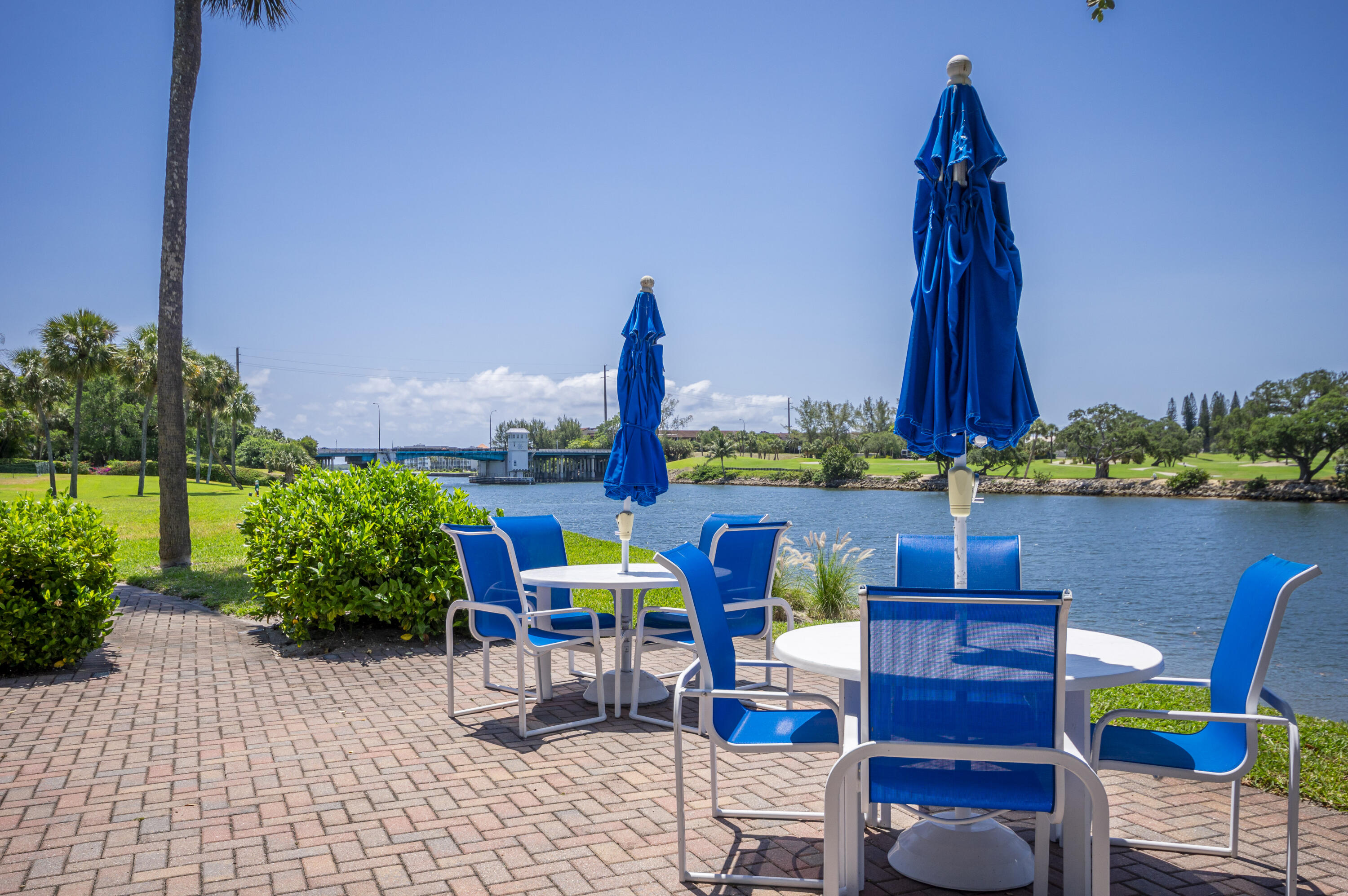 336 Golfview Road, Unit 518 North Palm Beach, FL 33408 - Photo 30 of 31 a view of a chairs and table in patio