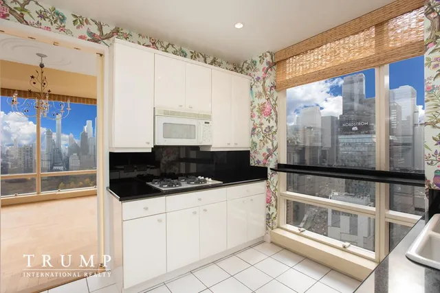 $6,650,000 | 1 Central Park West, Unit 29D | Upper West Side