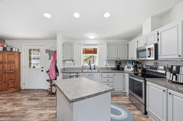 $385,000 | 15726 South Clear Lake Road, Medical Lake, WA 99022