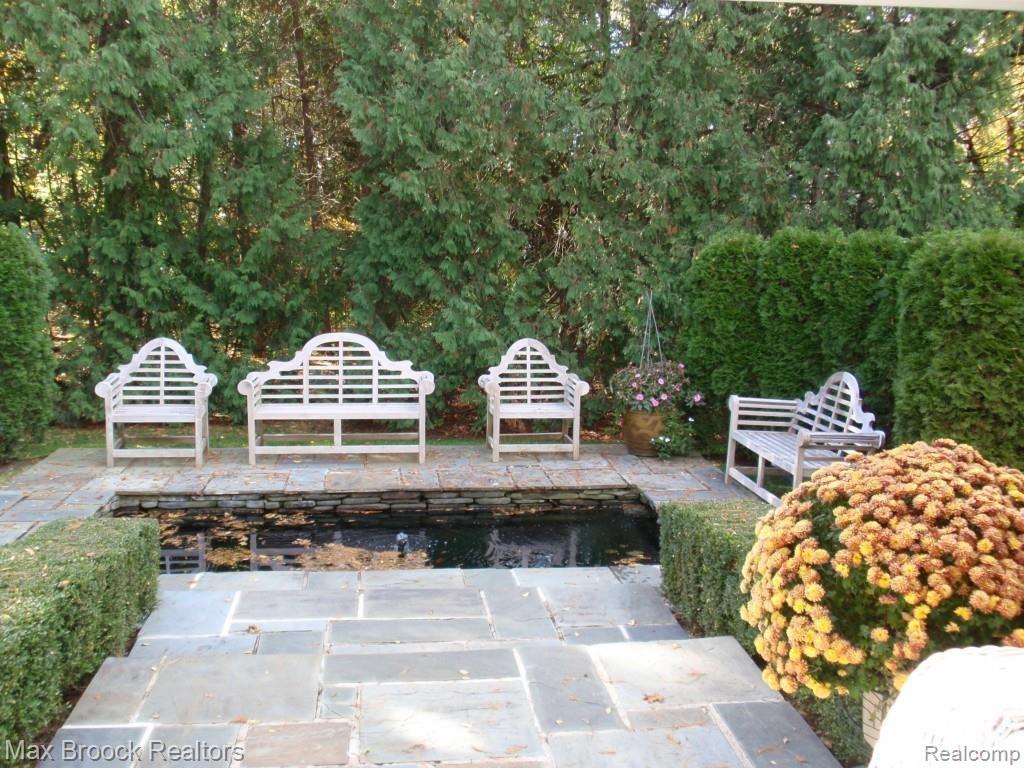 4875 Charing Cross Road Bloomfield Hills, MI 48304 - Photo 37 of 45