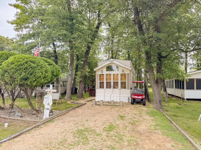 $82,500 | 9-200 Woodhaven, Sublette, IL 61367