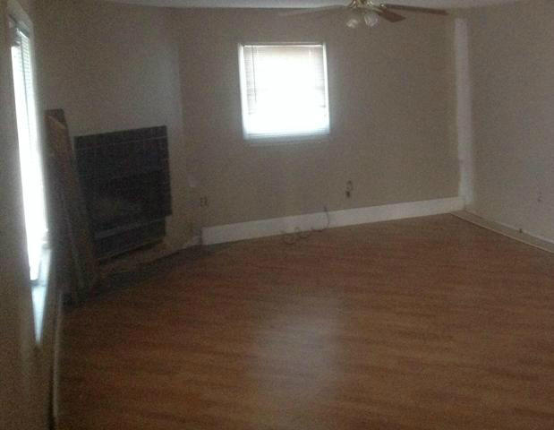 387 Calloway Road Loudon, TN 37774 - Photo 3 of 10 LIVING ROOM