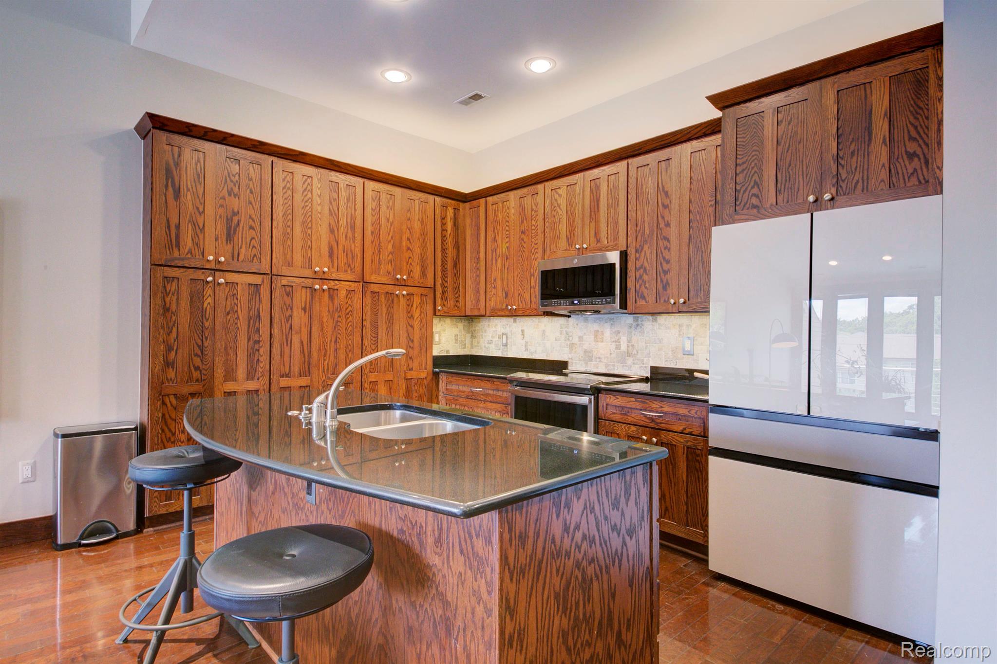 714 North Main Street, Unit 311 Rochester, MI 48307 - Photo 12 of 59 KITCHEN