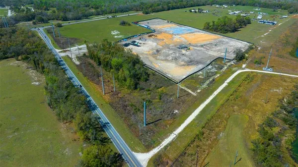 a view of a yard