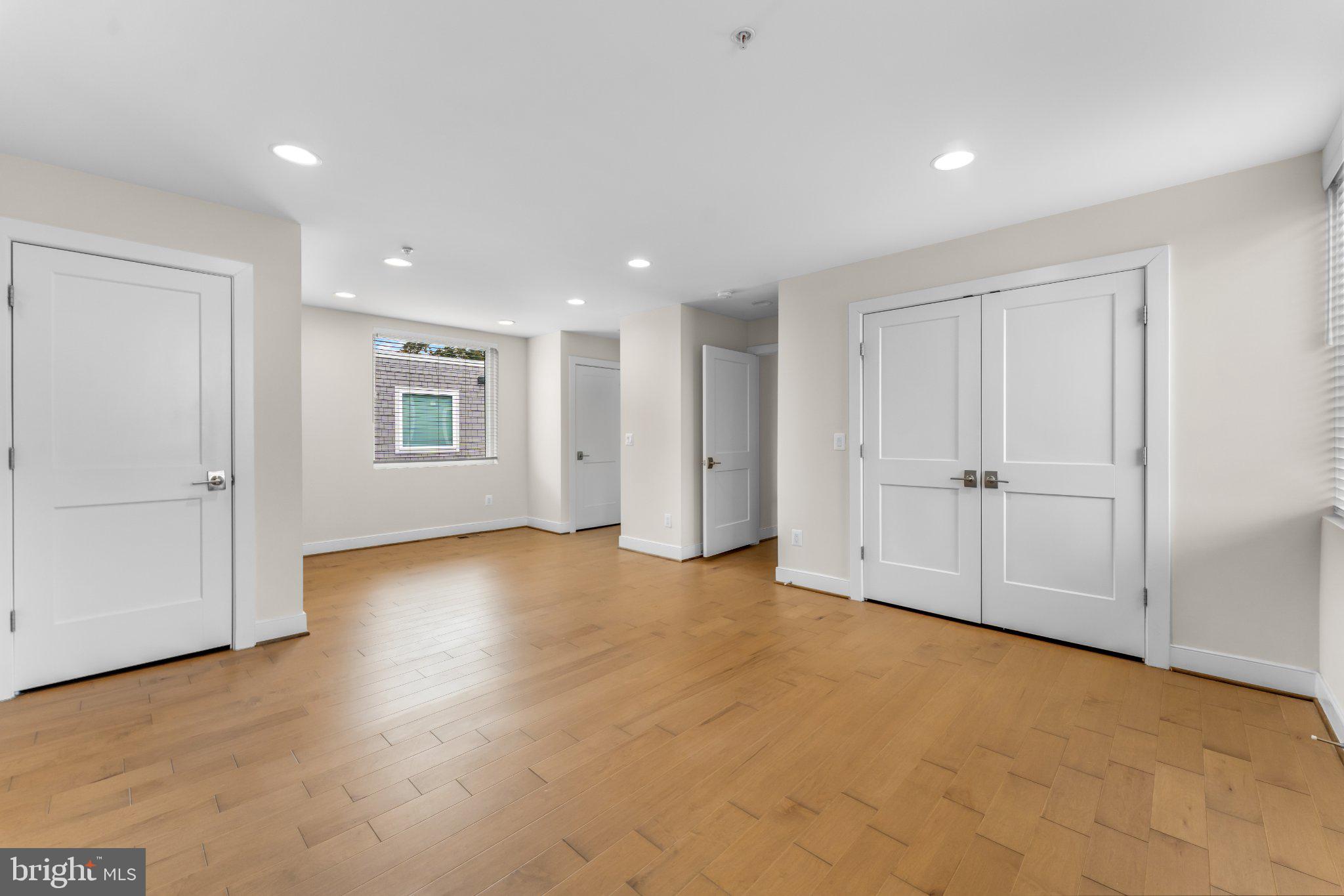 2827 24th Road South Arlington, VA 22206 - Photo 36 of 48 Spacious, light-filled entryway.