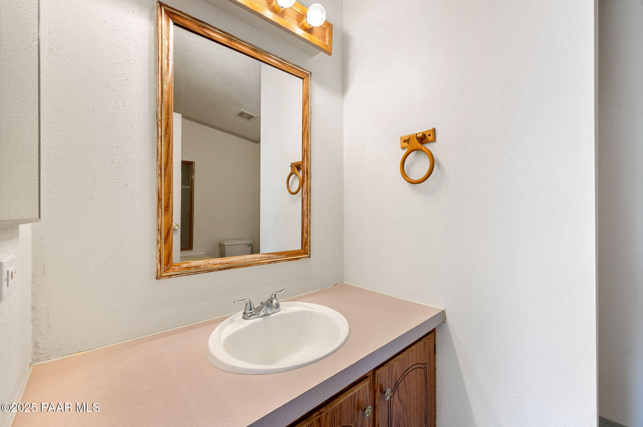 17320 East Roper Way Dewey, AZ 86327 - Photo 11 of 24 Primary Bathroom