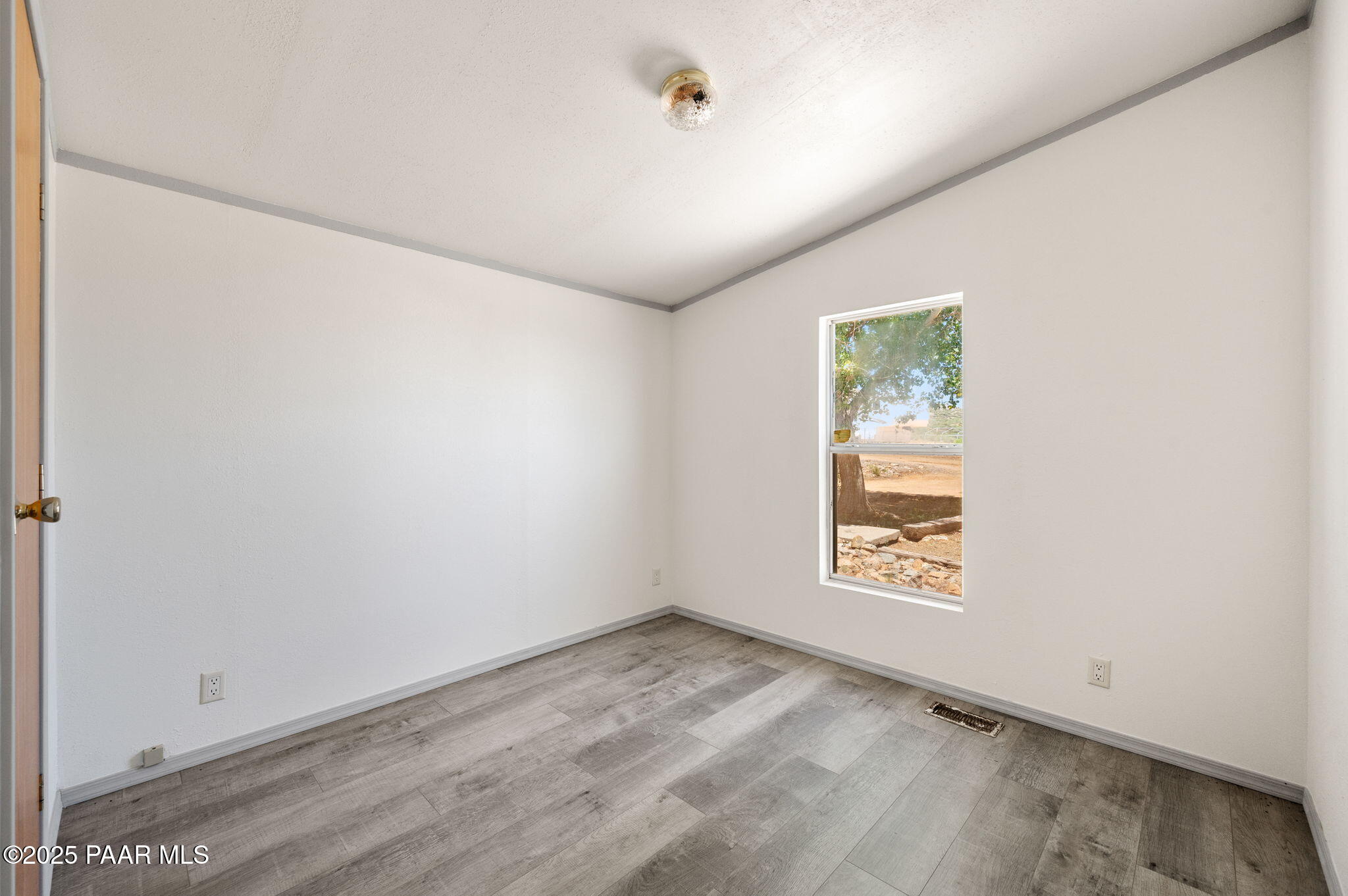 17320 East Roper Way Dewey, AZ 86327 - Photo 12 of 24 Bedroom 2