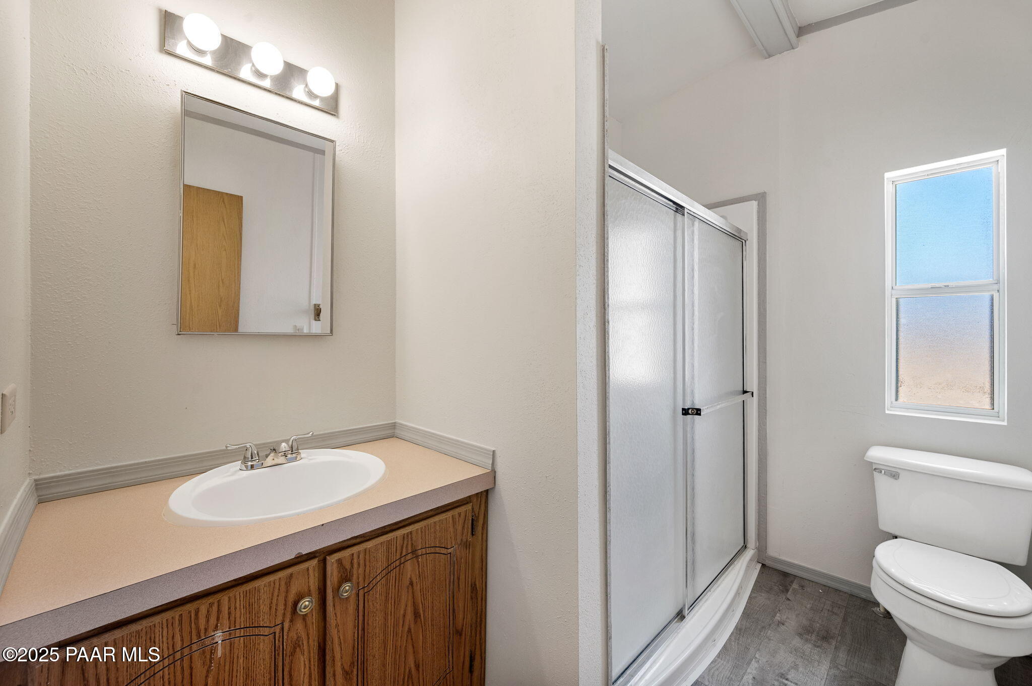 17320 East Roper Way Dewey, AZ 86327 - Photo 13 of 24 Guest Bathroom