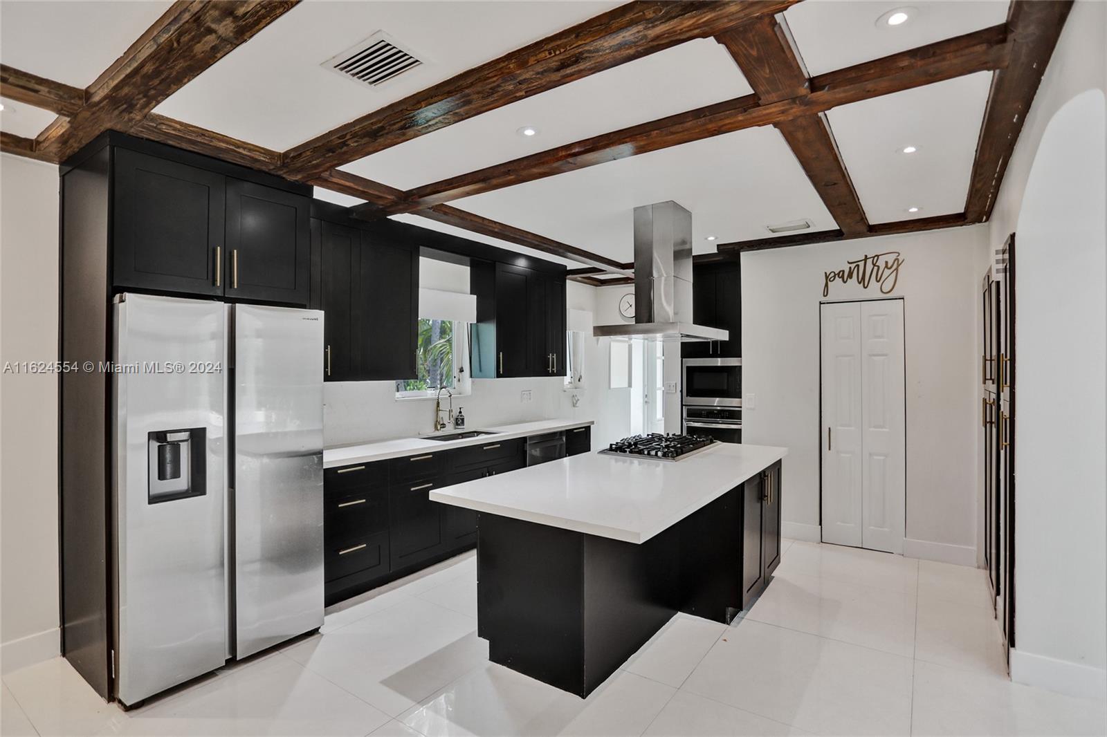 4585 Alton Road Miami Beach, FL 33140 - Photo 19 of 44 Gallery Image 19