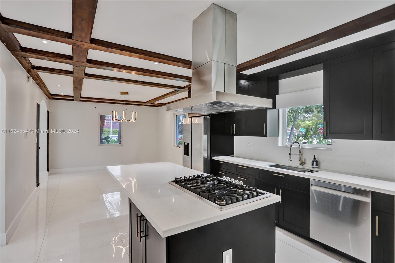 4585 Alton Road Miami Beach, FL 33140 - Photo 21 of 44 Gallery Image 21