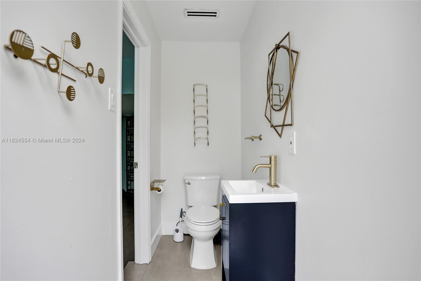 4585 Alton Road Miami Beach, FL 33140 - Photo 41 of 44 Gallery Image 41