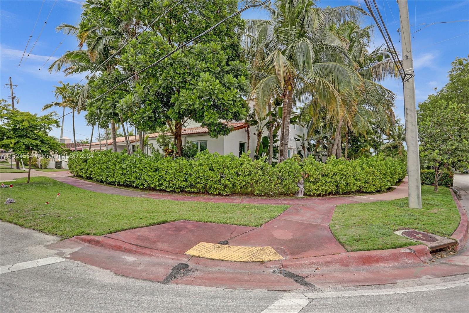 4585 Alton Road Miami Beach, FL 33140 - Photo 6 of 44 Gallery Image 6
