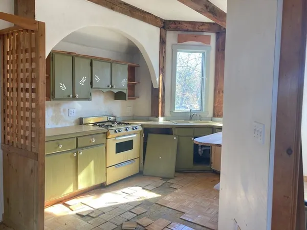 $474,900 | 15 Russell Street, Hull, MA 02045