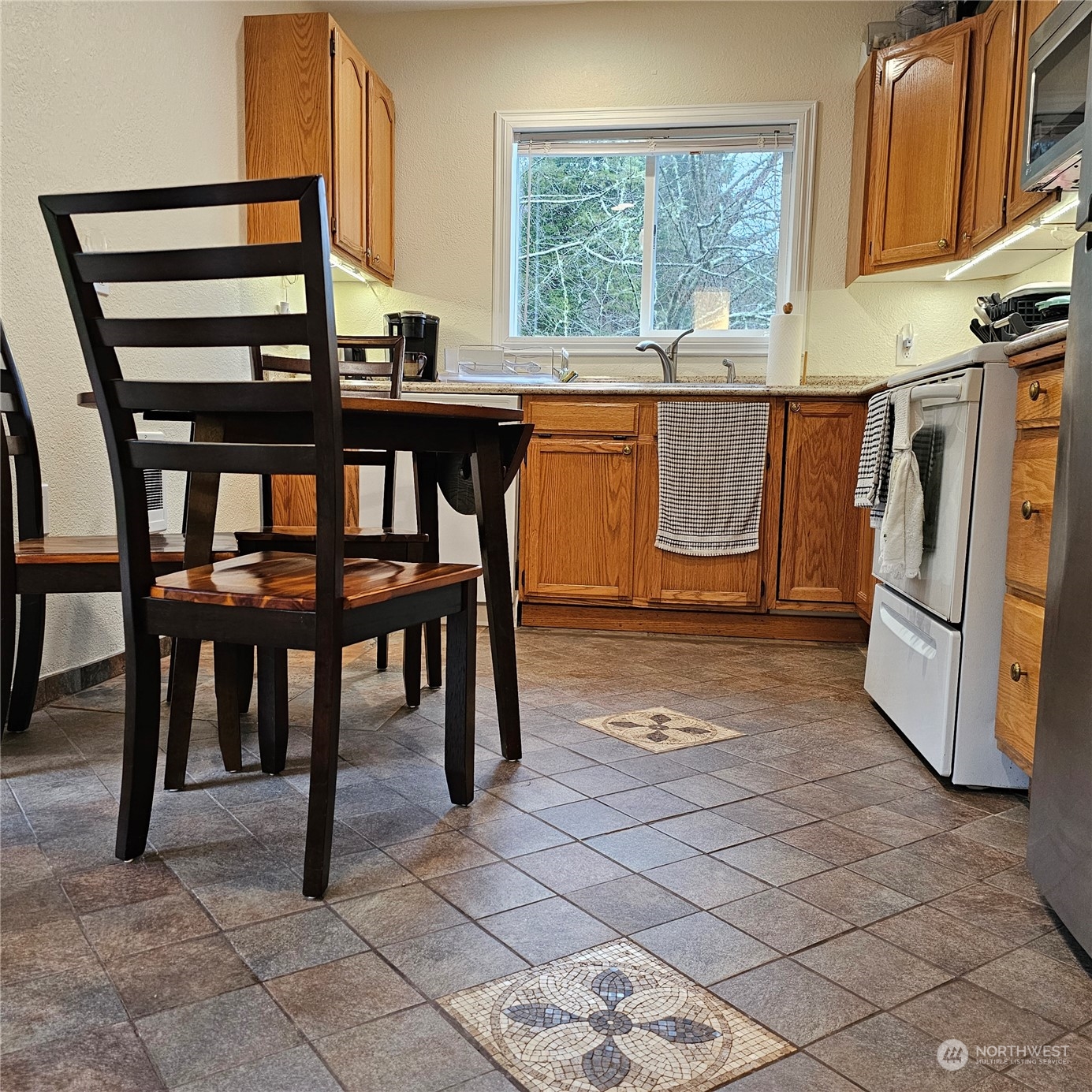 2725 Wishkah Road Aberdeen, WA 98520 - Photo 11 of 29 Gallery Image 11