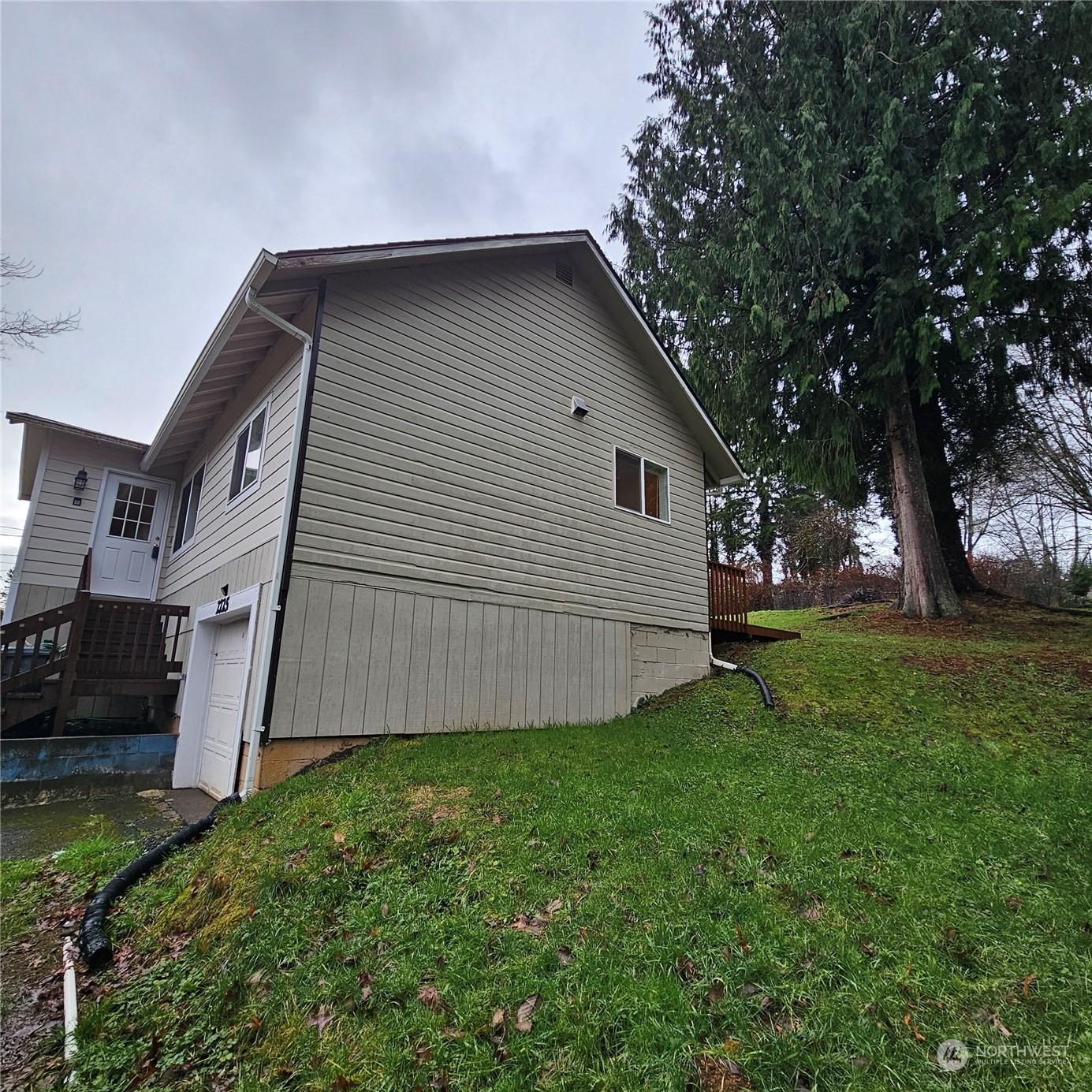 2725 Wishkah Road Aberdeen, WA 98520 - Photo 3 of 29 Gallery Image 3