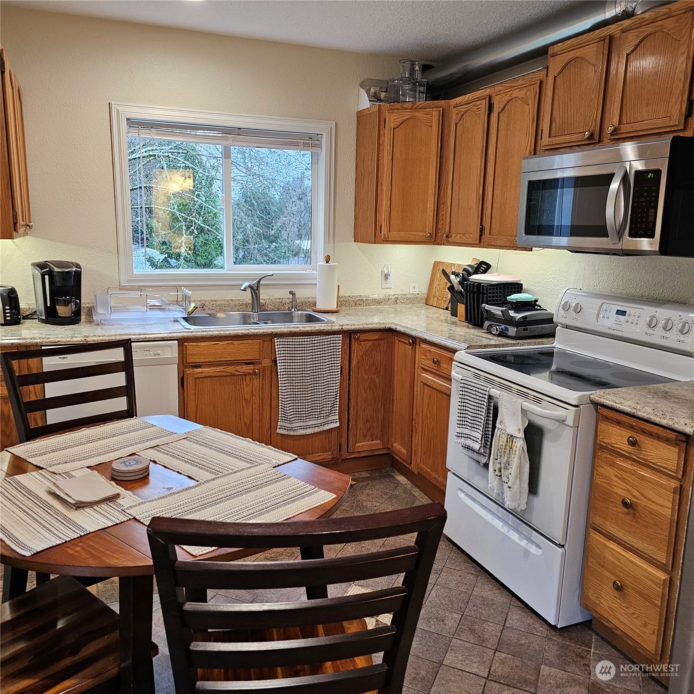 2725 Wishkah Road Aberdeen, WA 98520 - Photo 10 of 29 Gallery Image 10