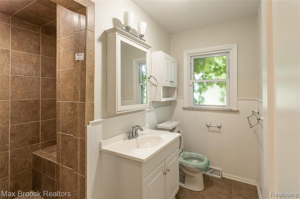 1894 Union Lake Road Commerce Township, MI 48382 - Photo 7 of 15
