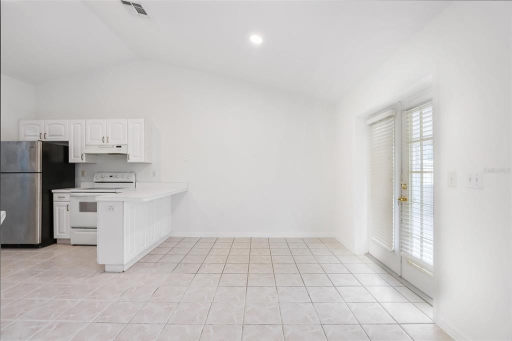 6917 Oakcrest Lane Zephyrhills, FL 33542 - Photo 11 of 54