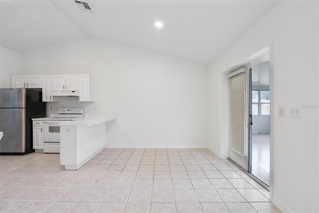 6917 Oakcrest Lane Zephyrhills, FL 33542 - Photo 12 of 54