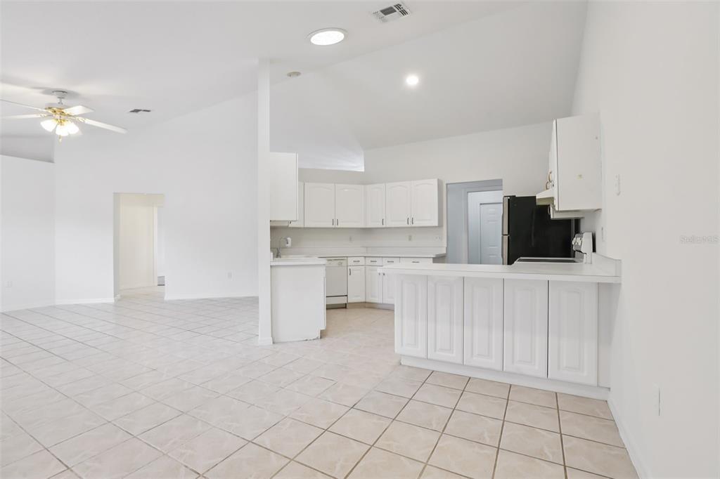 6917 Oakcrest Lane Zephyrhills, FL 33542 - Photo 13 of 54