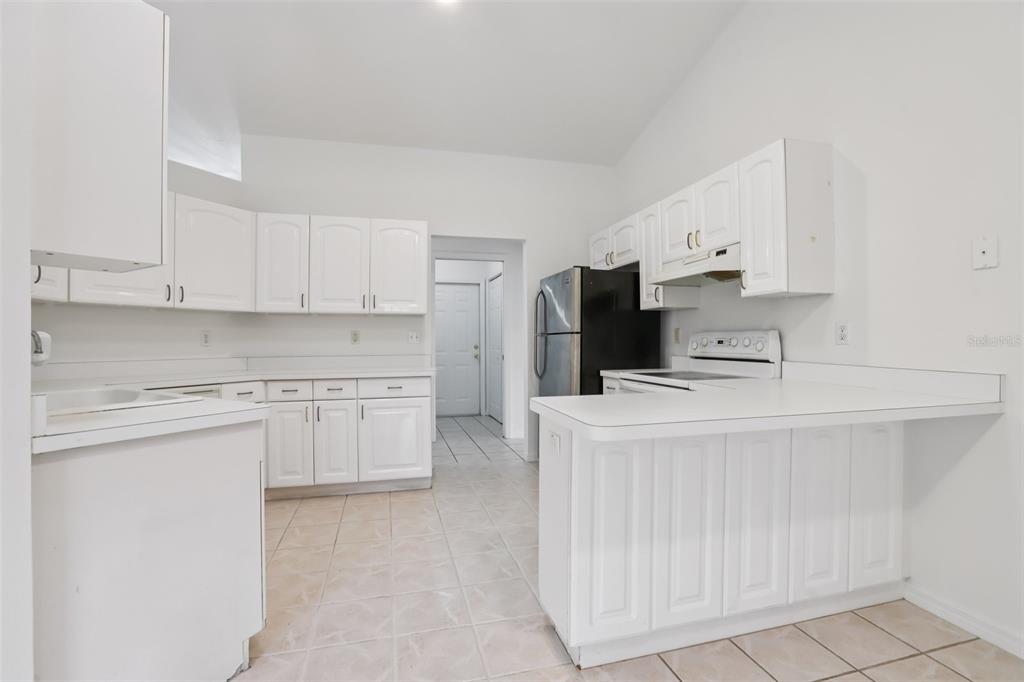 6917 Oakcrest Lane Zephyrhills, FL 33542 - Photo 14 of 54