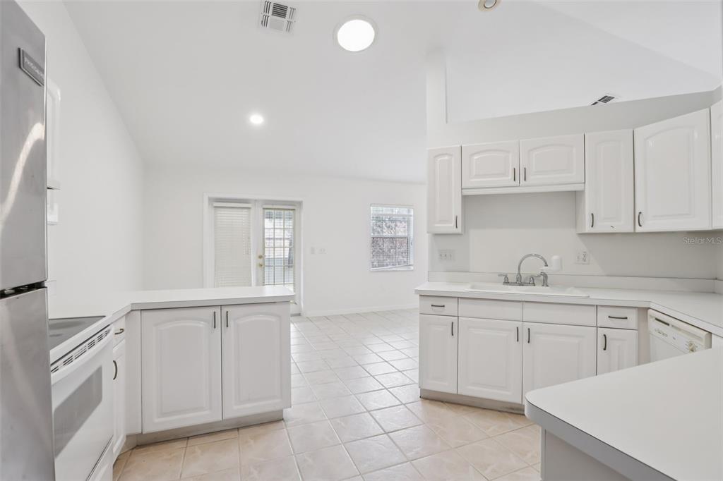 6917 Oakcrest Lane Zephyrhills, FL 33542 - Photo 17 of 54