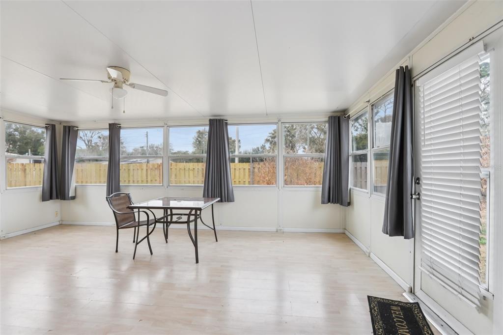 6917 Oakcrest Lane Zephyrhills, FL 33542 - Photo 18 of 54