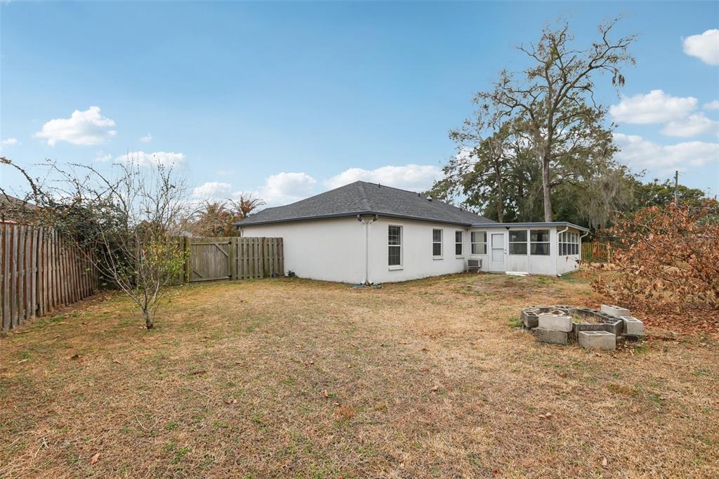 6917 Oakcrest Lane Zephyrhills, FL 33542 - Photo 40 of 54