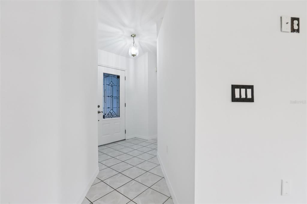 6917 Oakcrest Lane Zephyrhills, FL 33542 - Photo 6 of 54