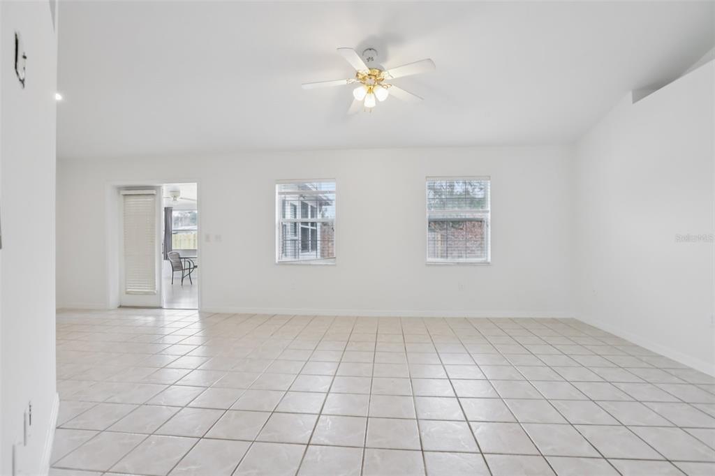 6917 Oakcrest Lane Zephyrhills, FL 33542 - Photo 7 of 54