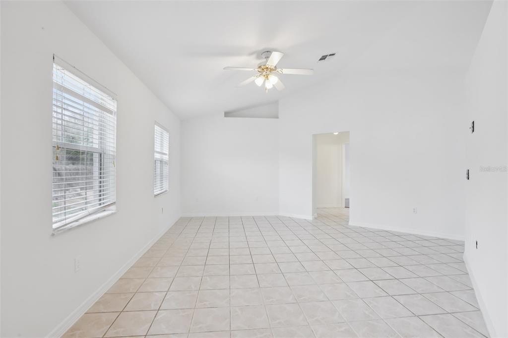 6917 Oakcrest Lane Zephyrhills, FL 33542 - Photo 9 of 54