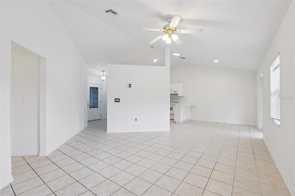 6917 Oakcrest Lane Zephyrhills, FL 33542 - Photo 10 of 54