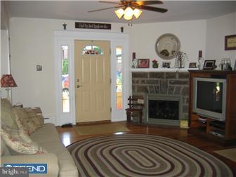 45 Wayne Avenue Springfield, PA 19064 - Photo 2 of 12 Living Room