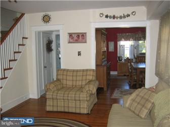 45 Wayne Avenue Springfield, PA 19064 - Photo 3 of 12 Living Room