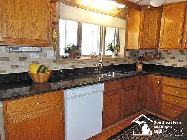 2770 West Erie Road Temperance, MI 48182 - Photo 21 of 36 21207337-20.JPG