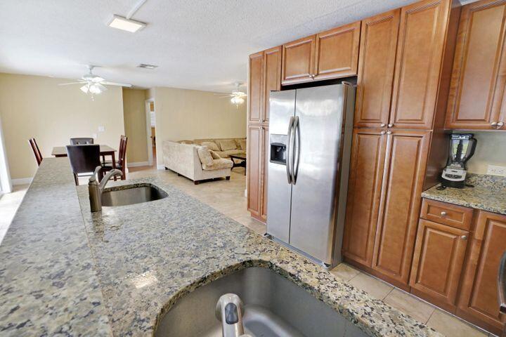 3943 Northwest 4th Avenue Boca Raton, FL 33431 - Photo 11 of 38 20210414203807116571000000-o