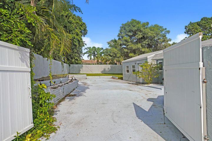 3943 Northwest 4th Avenue Boca Raton, FL 33431 - Photo 31 of 38 20210414203812938942000000-o