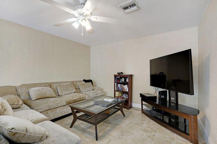 3943 Northwest 4th Avenue Boca Raton, FL 33431 - Photo 5 of 38 20210414203805017313000000-o