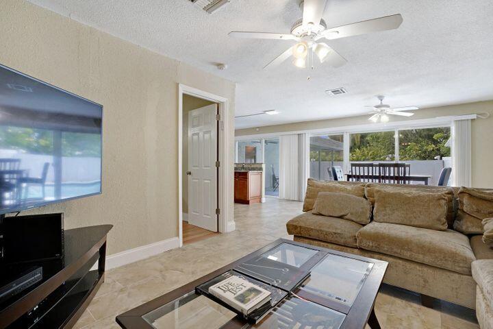 3943 Northwest 4th Avenue Boca Raton, FL 33431 - Photo 6 of 38 20210414203805233907000000-o