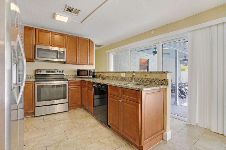 3943 Northwest 4th Avenue Boca Raton, FL 33431 - Photo 9 of 38 20210414203806427874000000-o