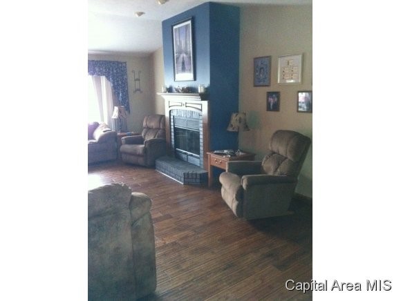 5101 Smith Road Pleasant Plains, IL 62677 - Photo 5 of 9 Gallery Image 5
