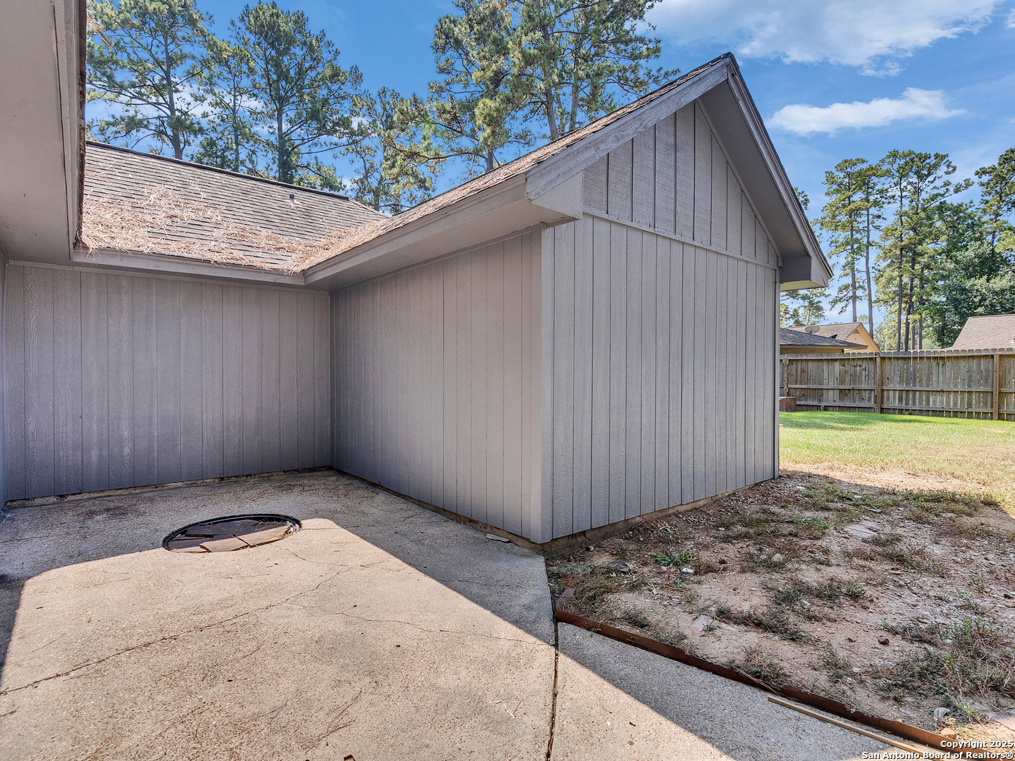 25423 Old Carriage Lane Spring, TX 77373 - Photo 29 of 36 a backyard of a house